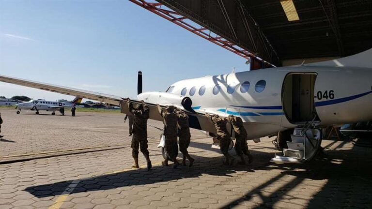 AVION EN EL QUE ESCAPO MURILLO DE BOLIVIA