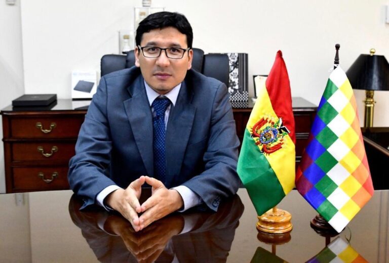 FRANKLIN MOLINA MINISTRO DE HIDROC DE ARCE
