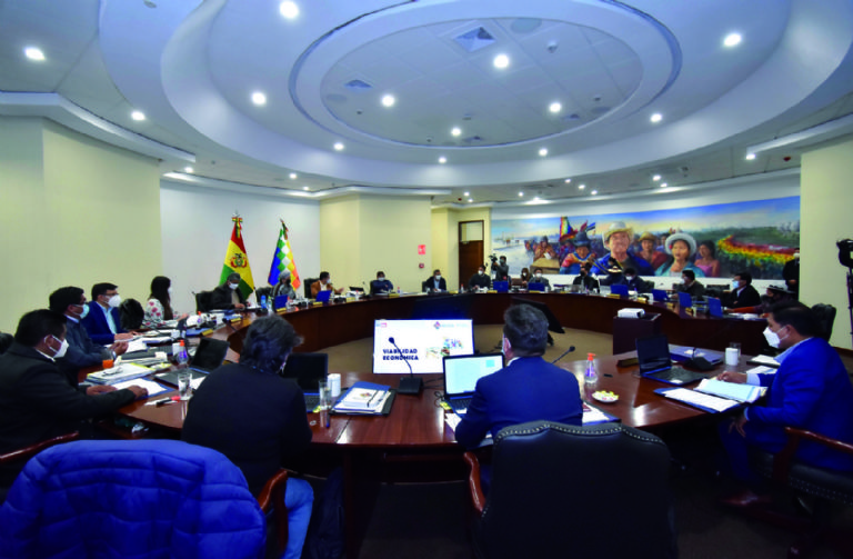 MINISTROS DE ARCE EN REUNIONNN
