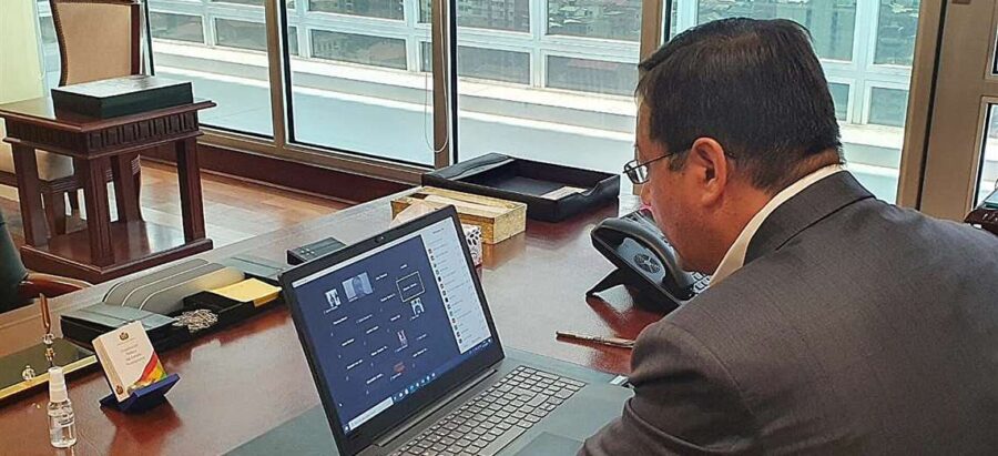 PRESIDENTE DANDO CLASES