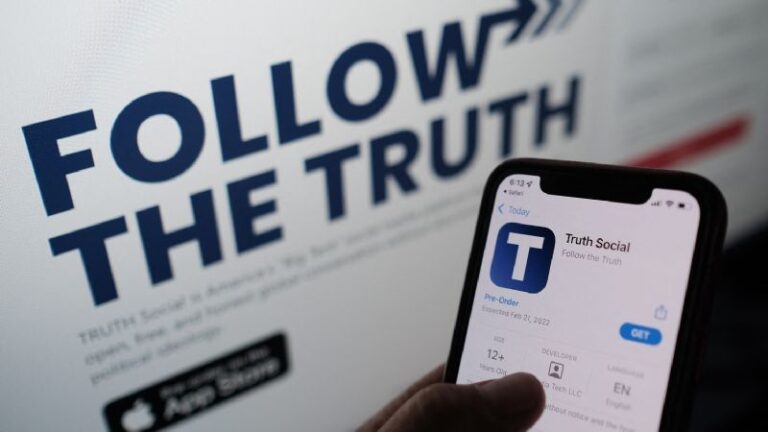 TRUMP RED SOCIAL