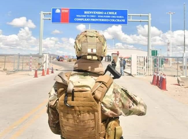 MILITARES BOLIVIANOS EN FRONTERA CON CHILE