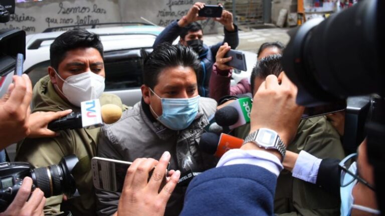 arestan a gobernador de la paz