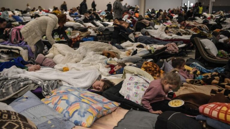 gente en la frontera de polonia