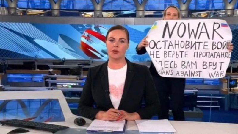 interumpen un noticiero en rusia
