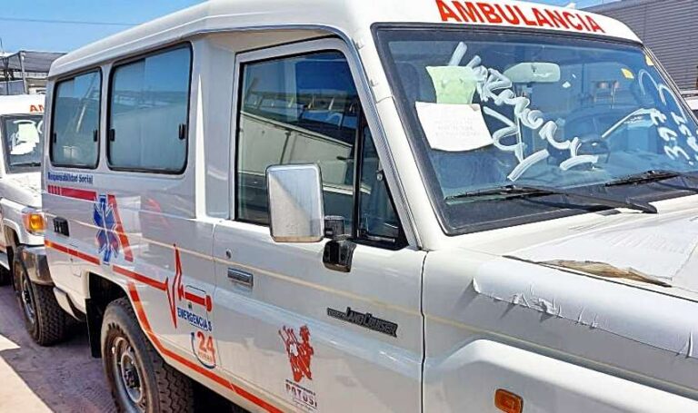una-de-las-44-ambulancias-que-llegaron-a-iquique-con-el-logo-de-p