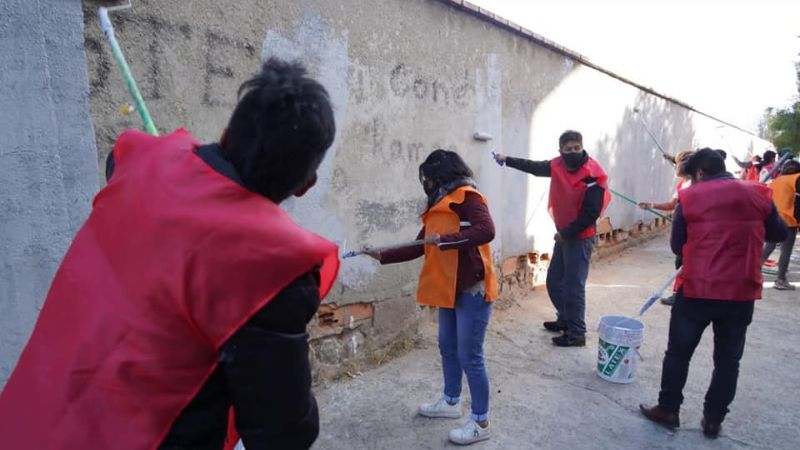 BORRACHOS LIMPIAN ESCUELAS