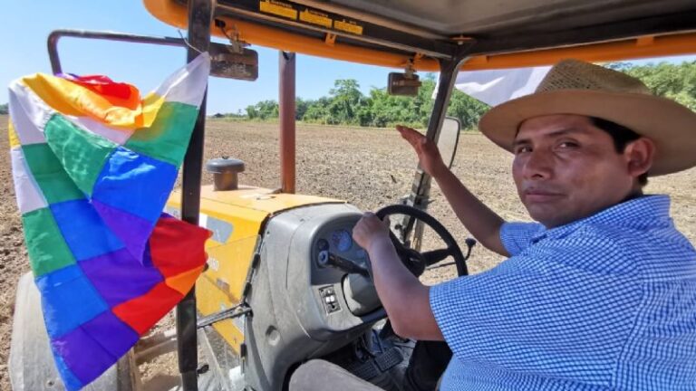 DIRECTOR DE EMAPAPA EN TRACTOR