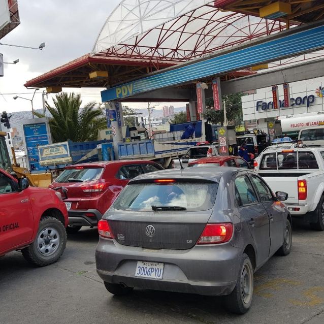 FILAS POR DIESEL EN LA PAZ