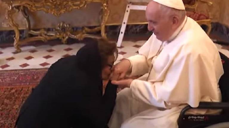 subieta-saluda-al-papa-francisco