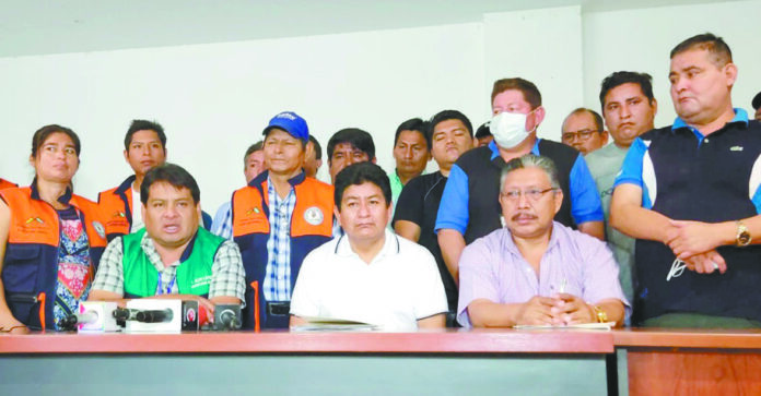 MINISTRO MONTAÑO EN SANTA CRUZ POR PARO
