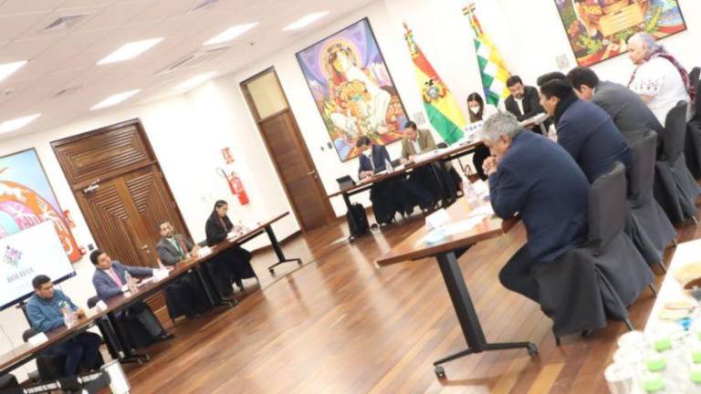una-reunion-anterior-de-arce-con-los_21-2563055_20220720202128
