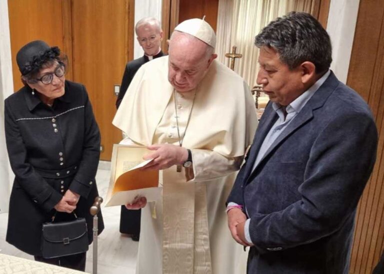 PAPA FRANCISCO Y DAVID CHOQUEHUANCA