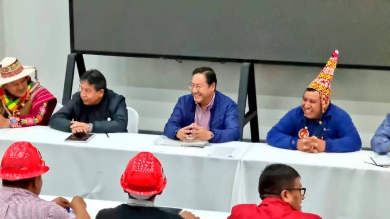 ARCE EN REUNION CON SECTORES SOCIALES
