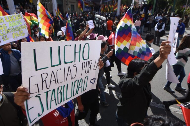 ORGANIZACIONES SOCIALES REAPLDAN AL PRESIDENTE