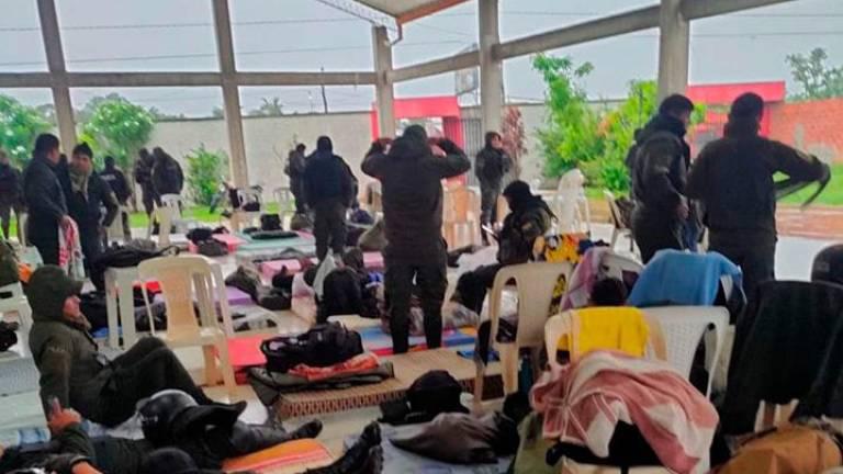 POLICIAS TRASLALADOS A SANTA CRUZ