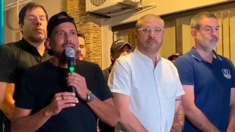 gobernador-de-santa-cruz_21-3704239_20221103213928