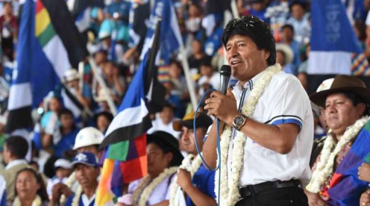 el-presidente-evo-morales-proclamado-por-militantes-del-mas