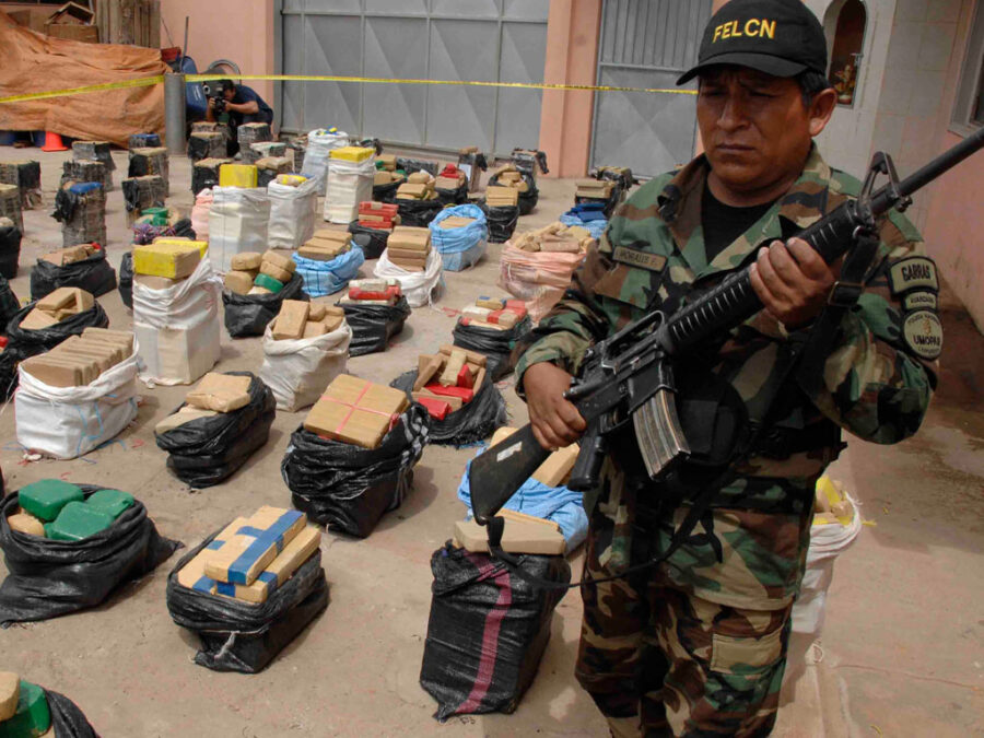 es-bolivia_police_drugs