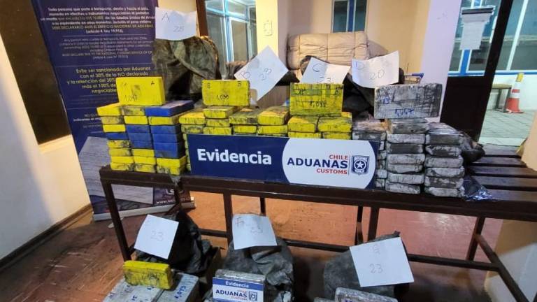 La droga incautada, que estaba escondido en medio de la carga de zinc, en Chile. Aduana de Chile