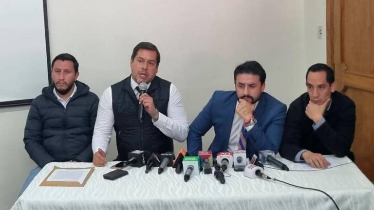abogad0s-de-defensa-del-gobernador-fernando-camacho_21-4483864_20230111223512