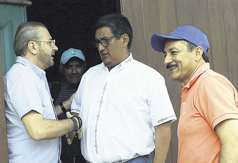 rmulo-calvo-junto-a-reinerio-vargas-y-vicente-cullar_1406065075_760x520
