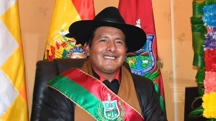 gobernador-lapaz-santos-quispe