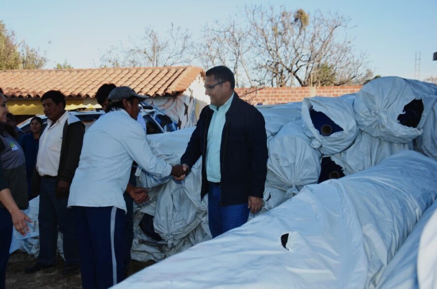 200623_Gobernacin_entreg_rollos_de_malla_antigranizo_del_Prosol_e_inspeccion_construccin_de_la_Iglesia_en_Guerrahuayco