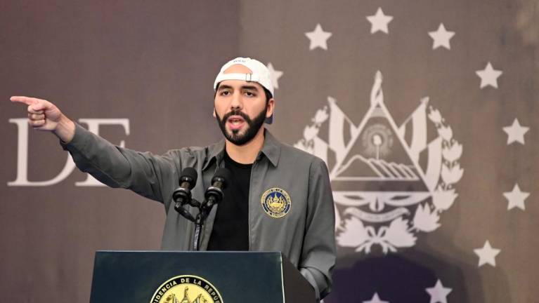 NAYIK BUKELE