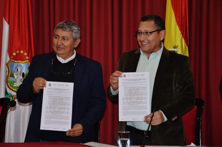 030723_Gobernacin_y_Alcalda_de_Padcaya_firman_convenio_para_concluir_11_proyectos_concurrentes