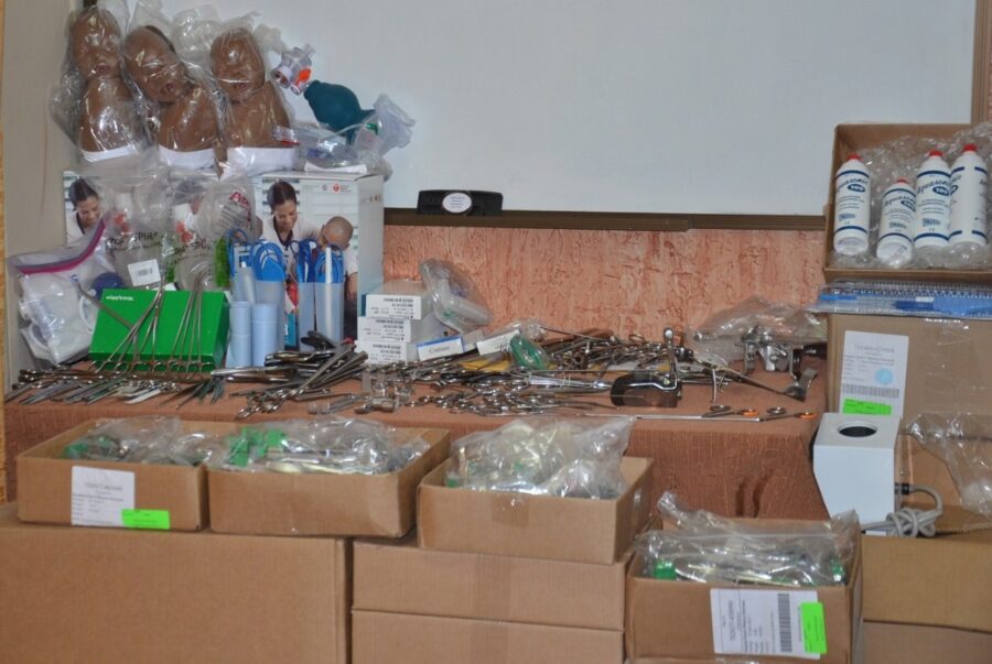 100723_Hospital_San_Juan_de_Dios_recibi_material_mdico_del_GADT_y_donaciones_de_una_Fundacin