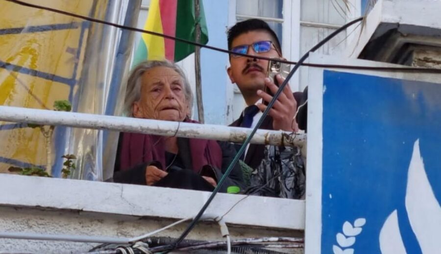 27c5e337-4c4d-4e66-8a17-a57de258cf8f (1)