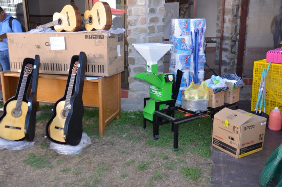 110823_Gobernador_dot_de_materiales_a_los_diferentes_institutos_tecnolgicos_y_artsticos_de_Tarija