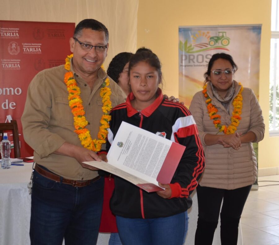 300823_Gobernacin_entreg_47_personeras_jurdicas_y_7_cheques_del_Prosol