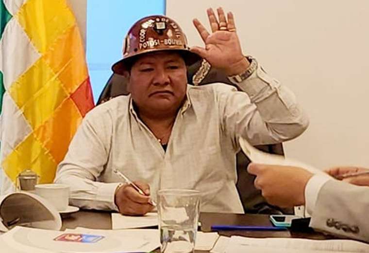 senador-hilarin-mamani.-foto-de-archivo-facebook.-_272317360_760x520