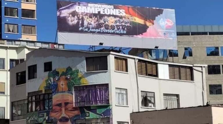 banner de la seleccion argentina por el alcalde paceno