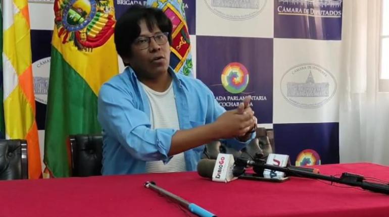 El diputado de Comunidad Ciudadana (CC), Rory Ordoñez en conferencia de prensa