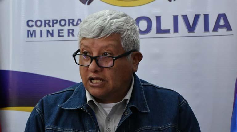 El presidente ejecutivo de la Corporación Minera de Bolivia, Reynaldo Pardo Fernández, en rueda de prensa