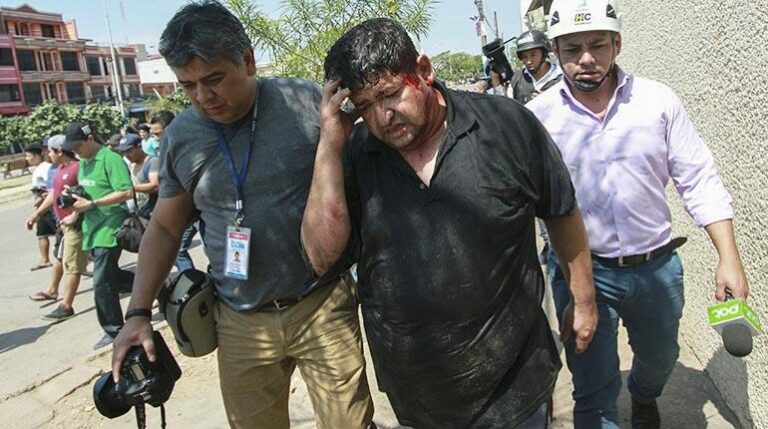 Agresión a periodistas en Santa Cruz