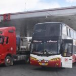 Filas de vehículos en surtidores