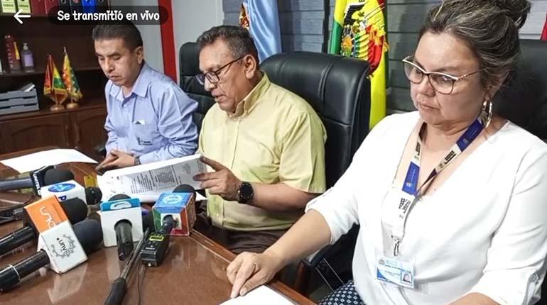 Las autoridades de salud del Sedes y del Viceministerio de Salud en conferencia de prensa