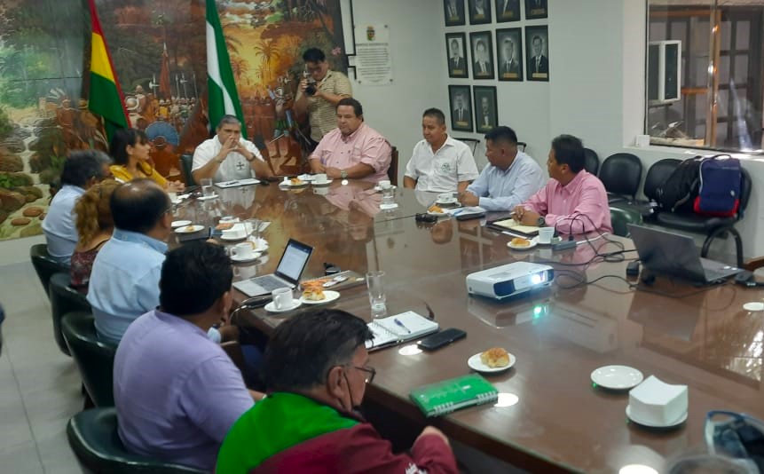 reunion de civicos en Snata Cruz