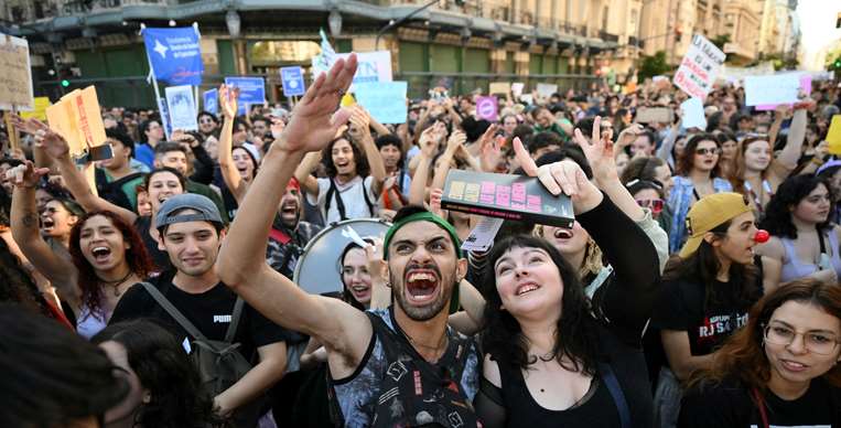 marcha-de-universidades-en-argentina-foto-afp_141645199_763x300