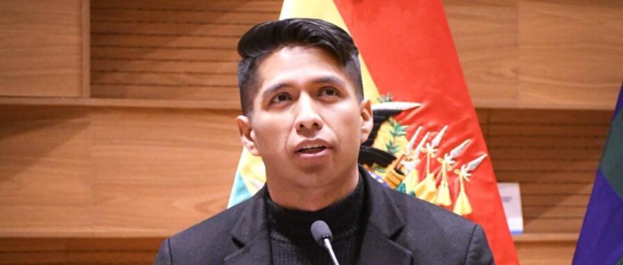 el-presidente-del-senado-andronico-r_101-9151814_20240605121433