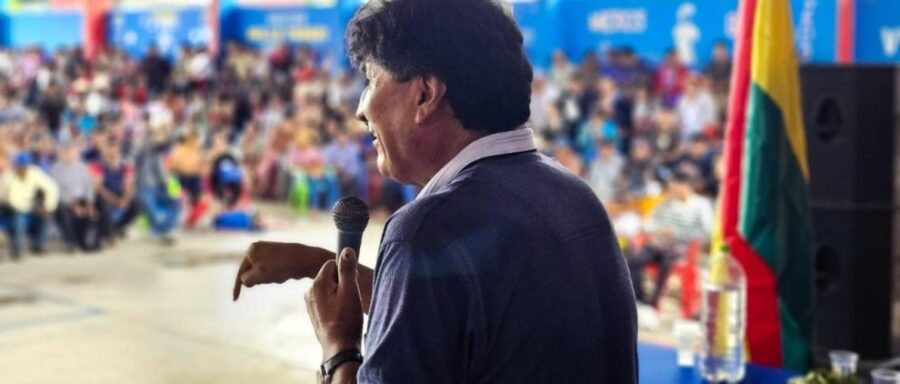 evo-morales-en-una-reunion-partidaria_101-9134697_20240603101923-990x422