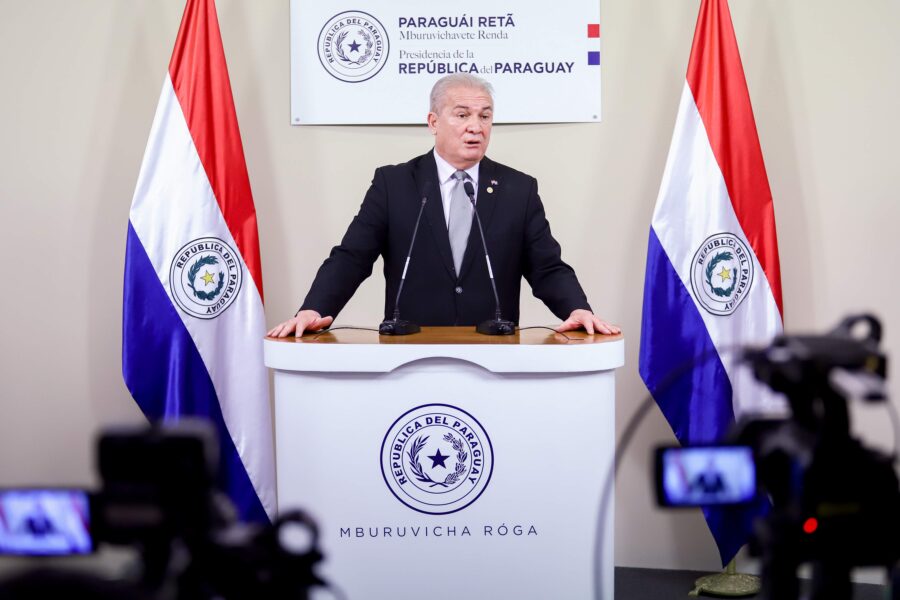 Candidatos a la Fiscalía general de Paraguay hablan ante la prensa tras reunión con Abdo Benítez