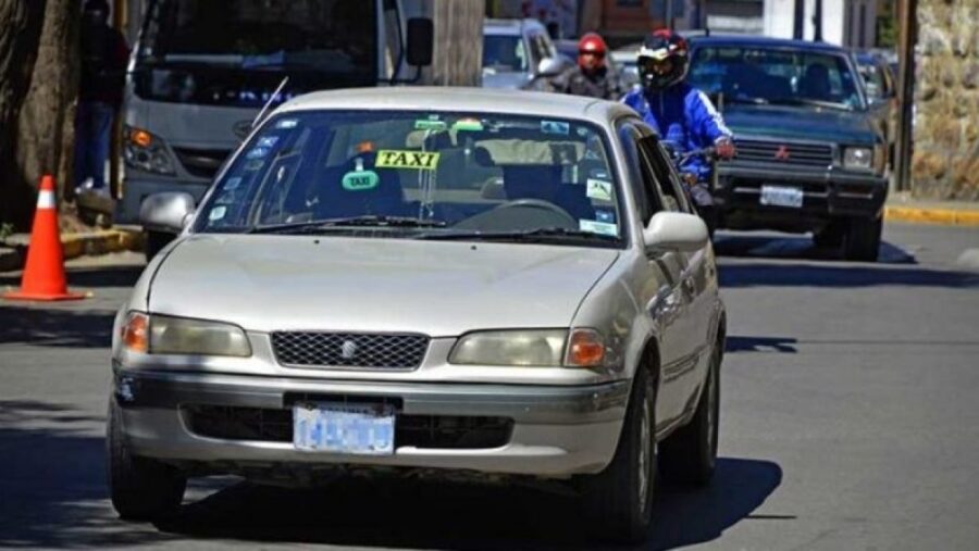 TAXISTAS EN TARIJA