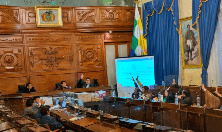 foto-del-momento-que-fueron-aprobado-los-informes