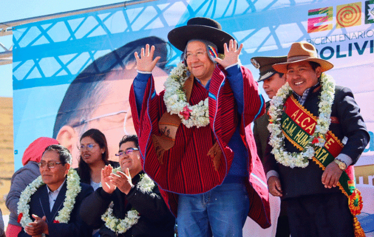 foto-del-presidente-en-un-acto
