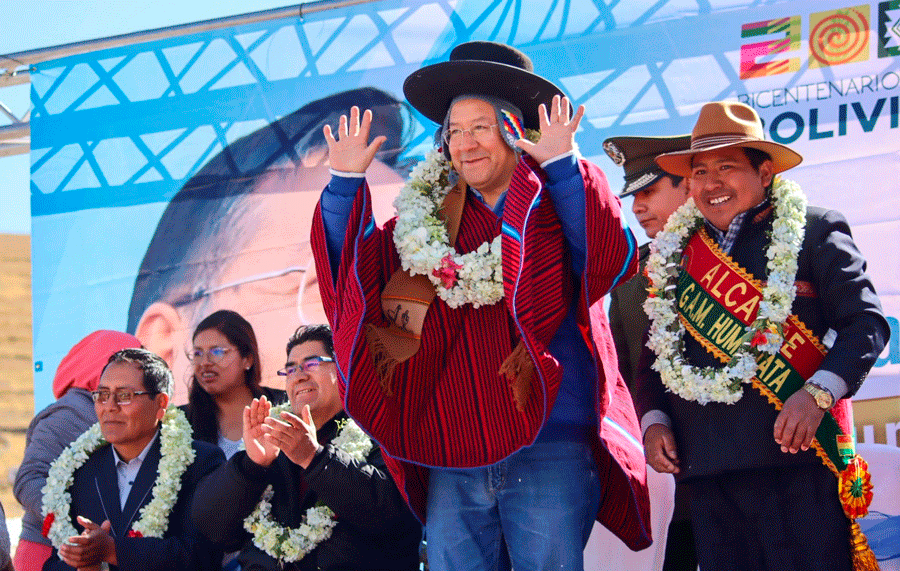 foto-del-presidente-en-un-acto
